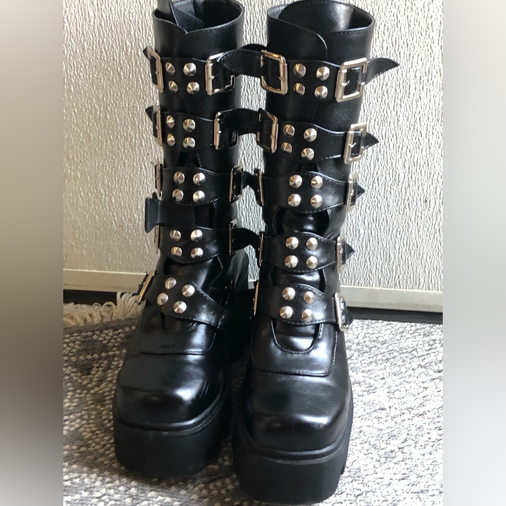 Buckle Combat boots
